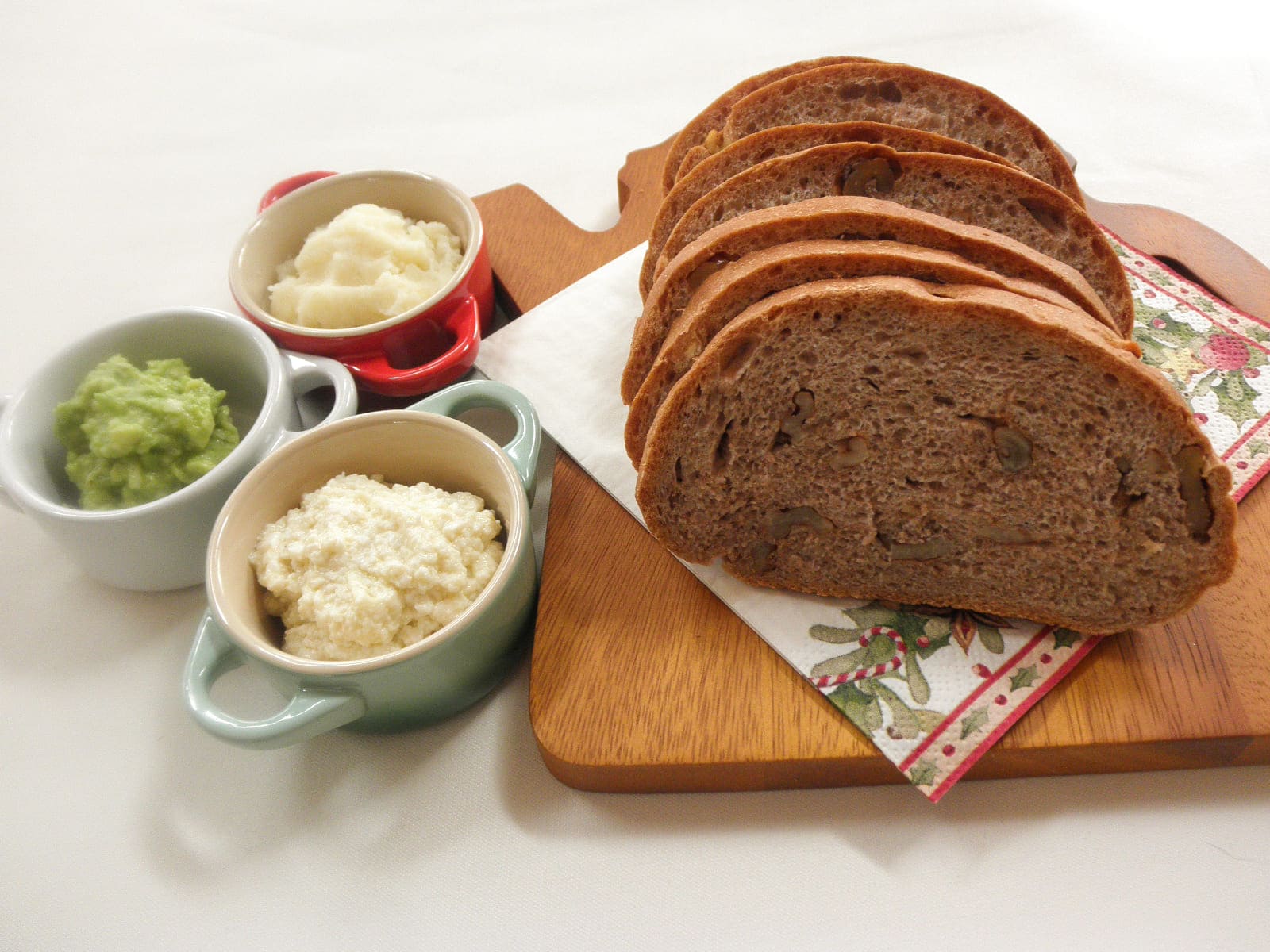 大豆ミートソテーとパンに塗りたい3種のディップソース